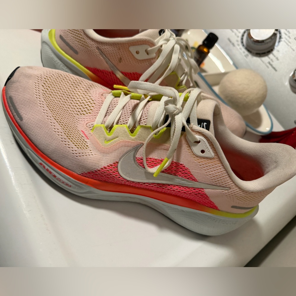 Nike Women's Pegasus 41 Size 10 road running shoes